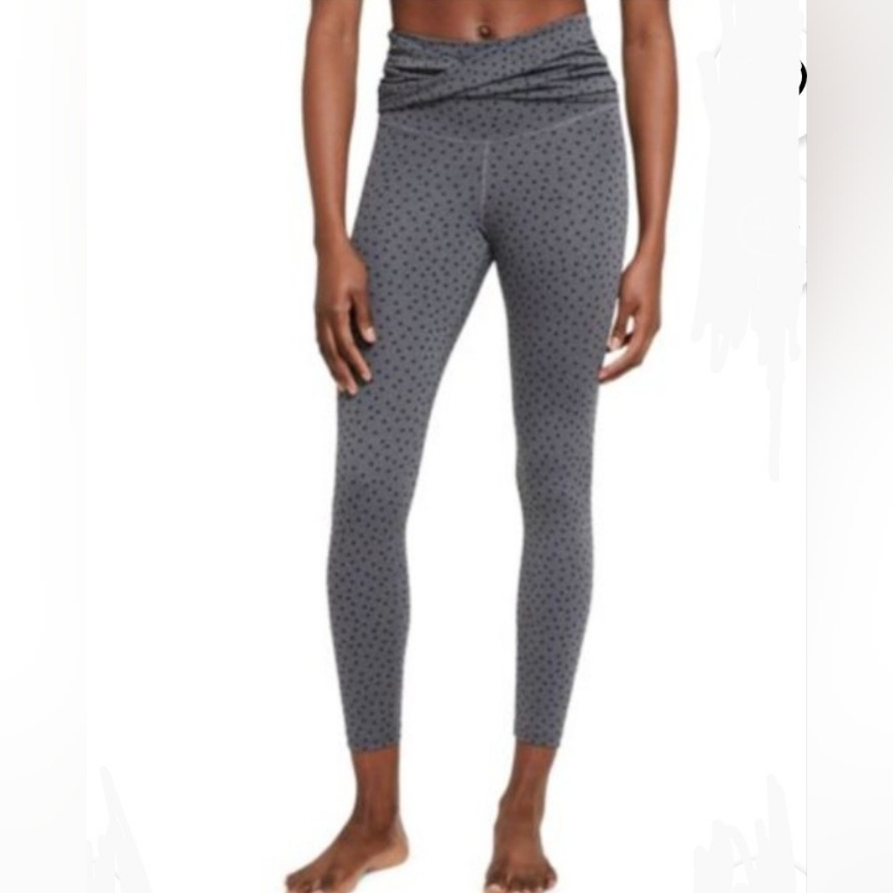 NIKE Gray Overlapping Waistband Polka Dot Yoga Leggings Size XS - Picture 1 of 6
